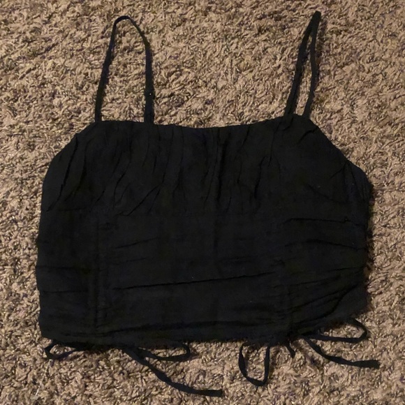 ✨✨ UO Crop Top ✨✨ - Picture 1 of 3